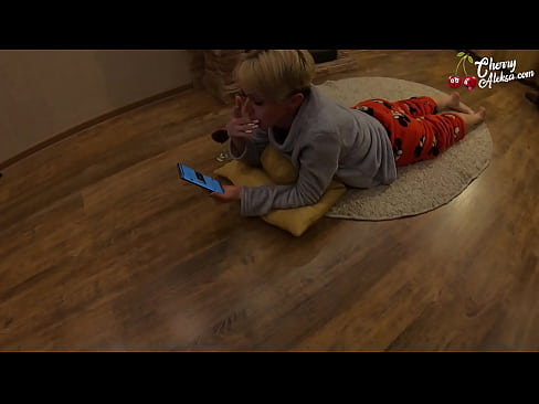 ❤️ እብድ ብላንዴ የሚጠባ ግዙፍ ዲክ መምጠጥ እና በላዩ ላይ መወርወር - የፊንጢጣ ወሲብ የፊንጢጣ የወሲብ ፊልም